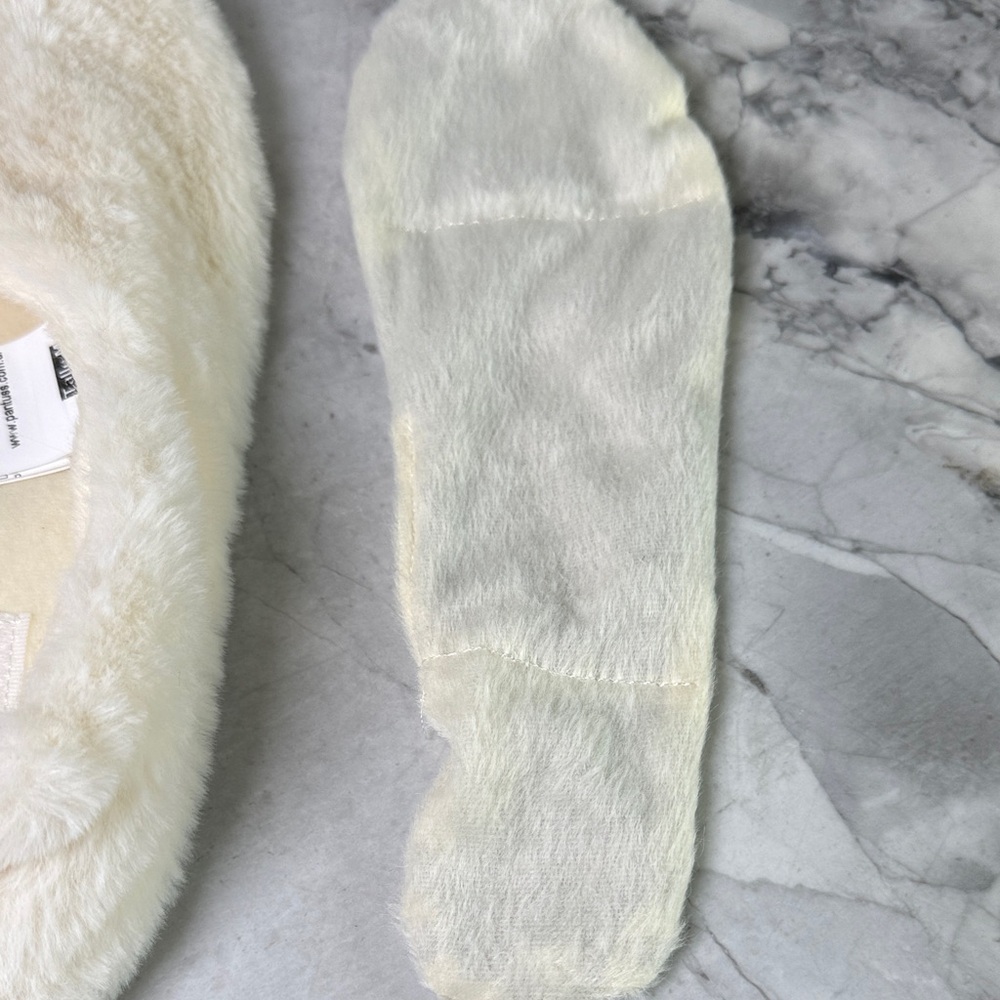 Pantuss Warming Slippers with lavendar flower inserts. Size Medium (8/9) - Picture 2 of 4